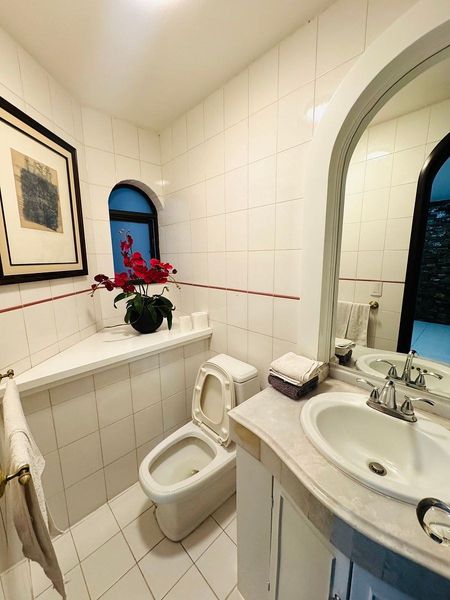 Medio baño de visitas