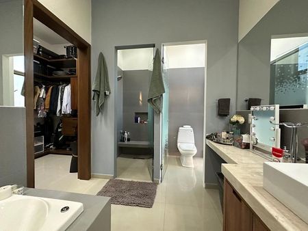 Vestidor y baño