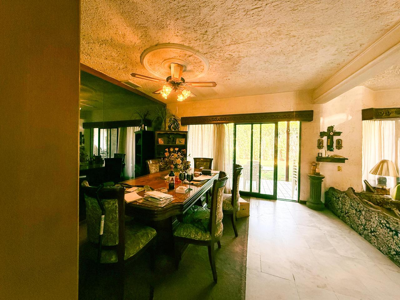 Sala con acceso al jardín