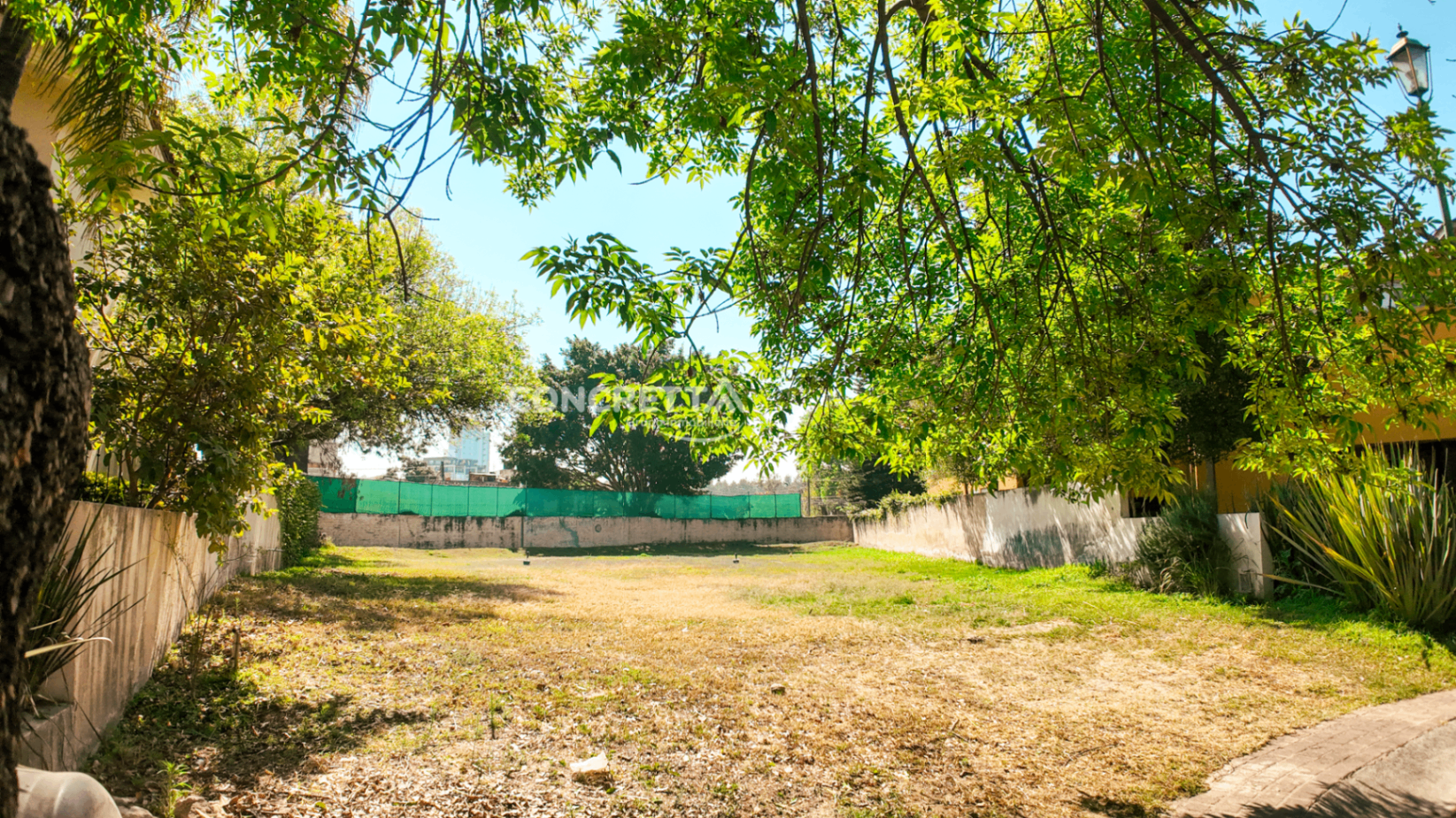 Vista amplia del terreno en Villa Magna