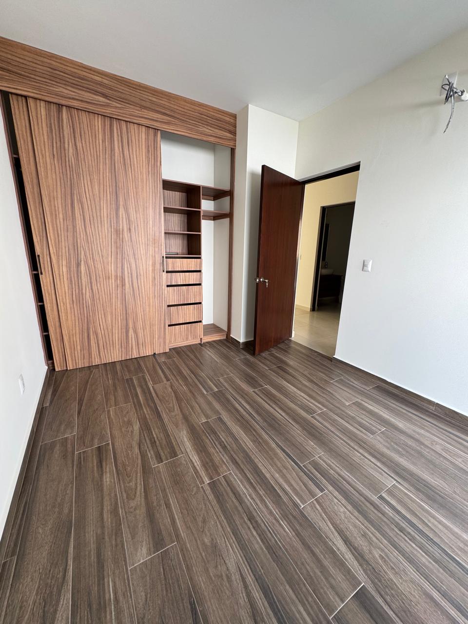 Recámara con closet vestidor