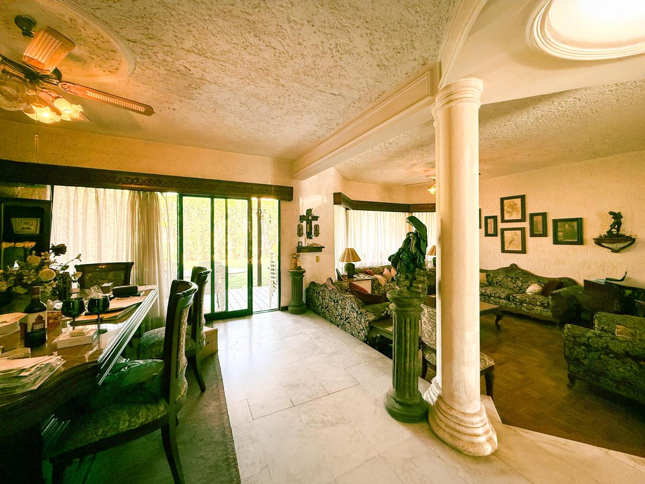 Sala con columnas
