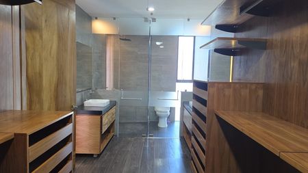 Baño con cancel de cristal